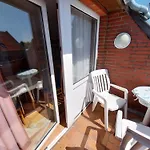 Апартаменты Luetje Stuuv - Sued-balkon Und Deichnaehe Крумхёрн